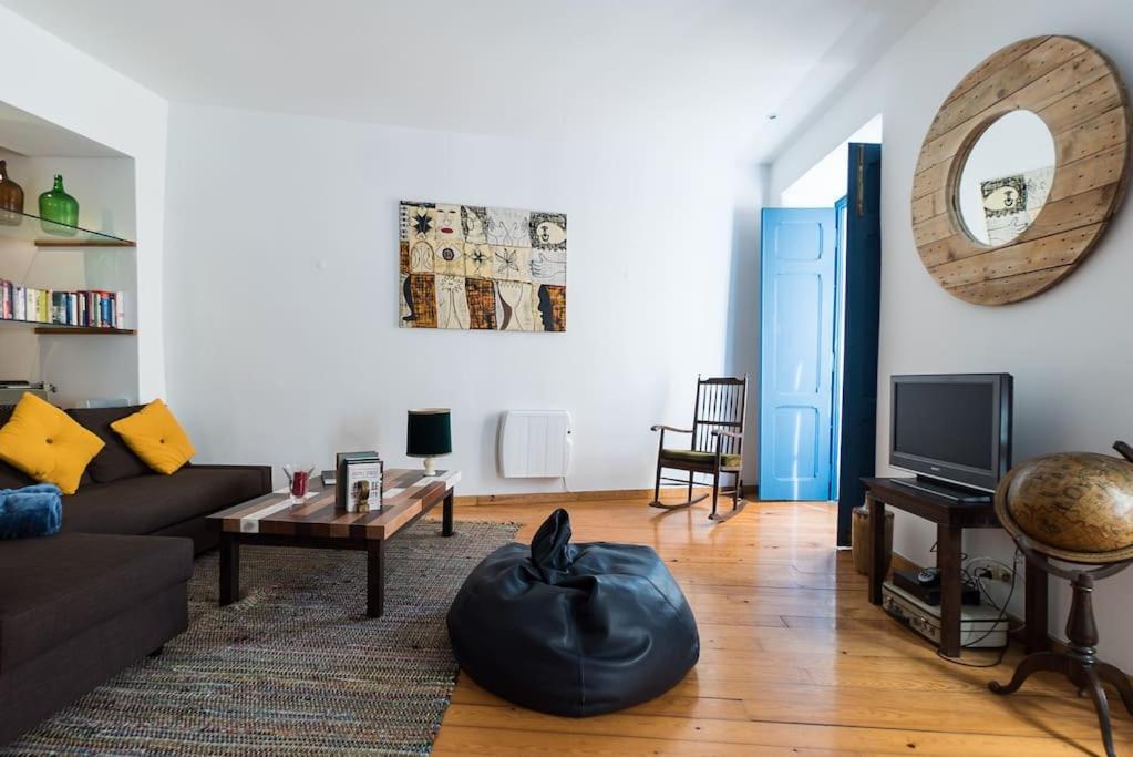 Magnificent Historical City Centre Apart With Terrace Lisbon Exterior photo