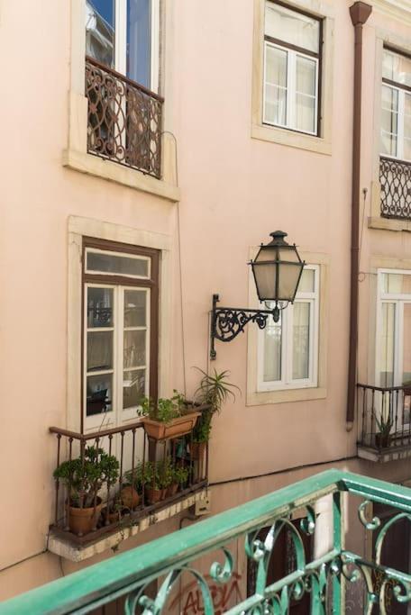 Magnificent Historical City Centre Apart With Terrace Lisbon Exterior photo